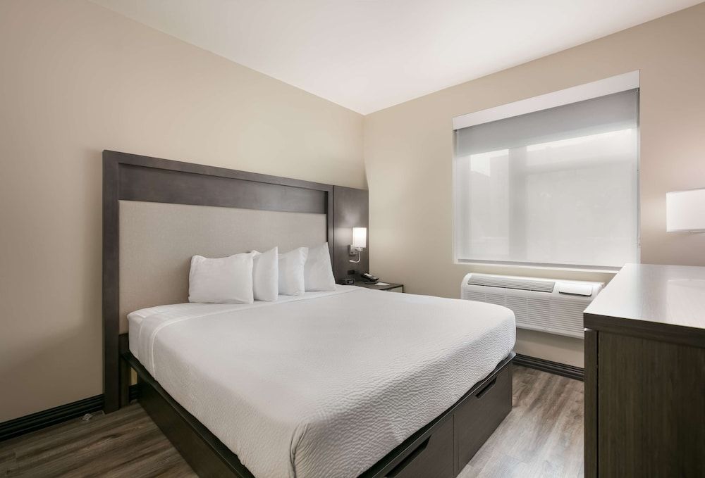 Standard Room, 1 Queen Bed, Non Smoking
