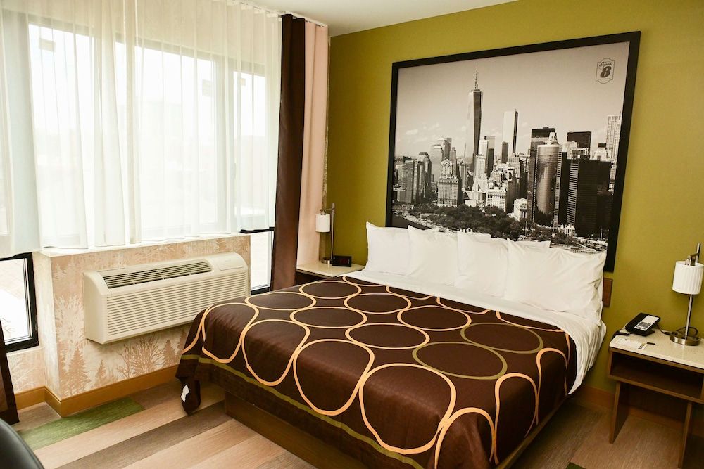 Room, 1 King Bed, Accessible, Non Smoking (Roll-In Shower)