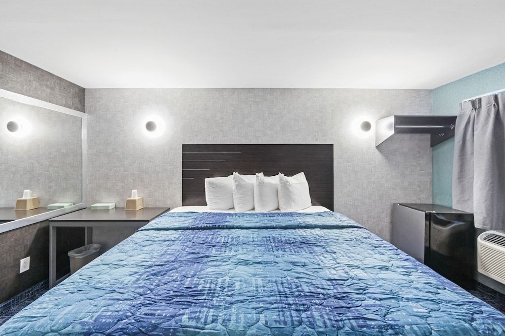 Hotel Opus Bronx Deluxe Room 2