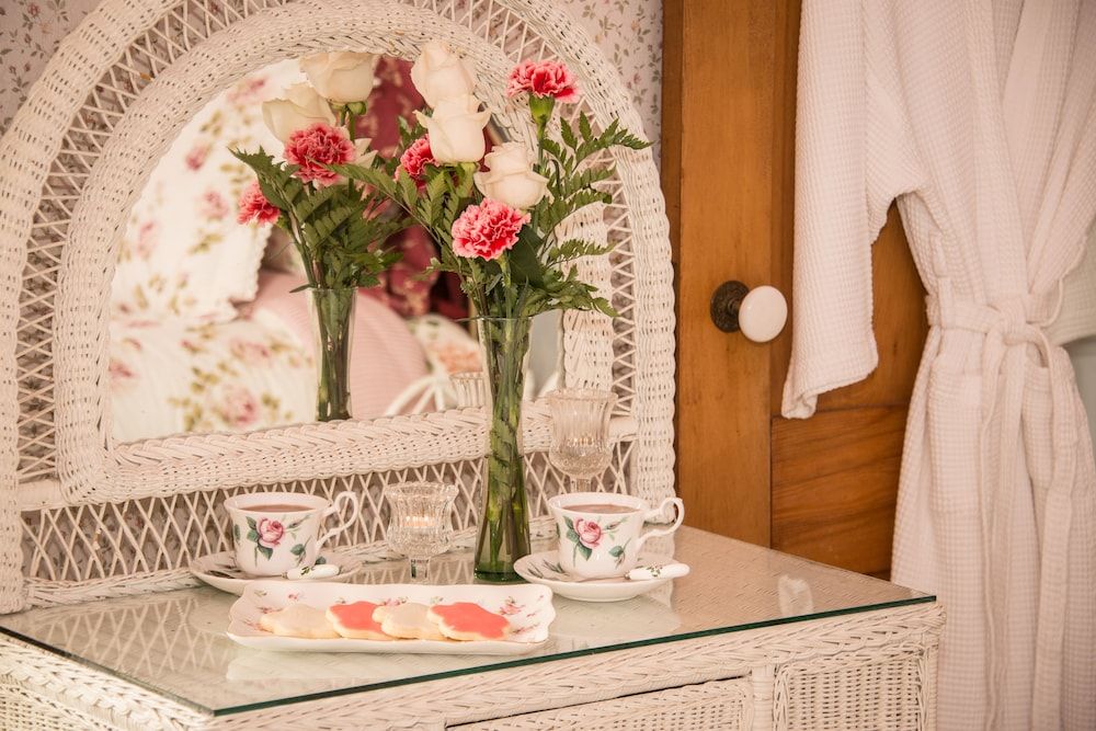 Sutherland House Victorian Bed & Breakfast Romantic Double Room, 1 Queen Bed, Private Bathroom, Garden View 2