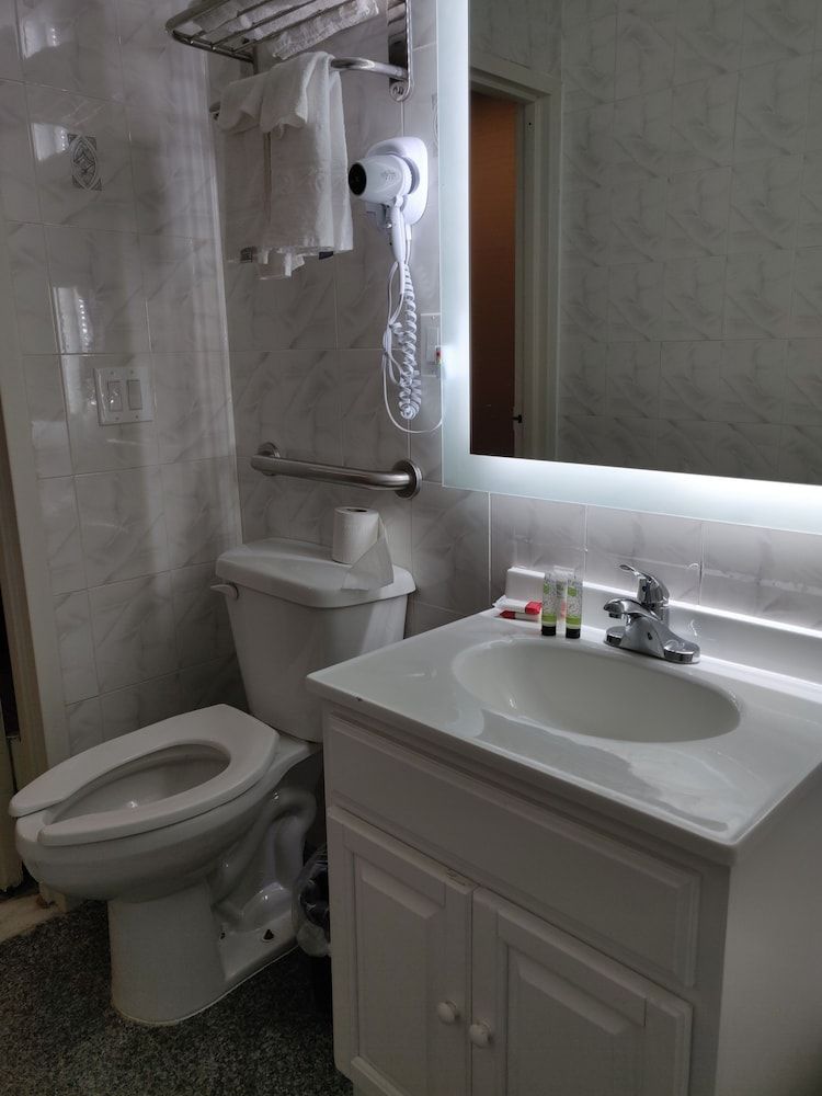 Hotel Key LaGuardia Airport Classic Room 11