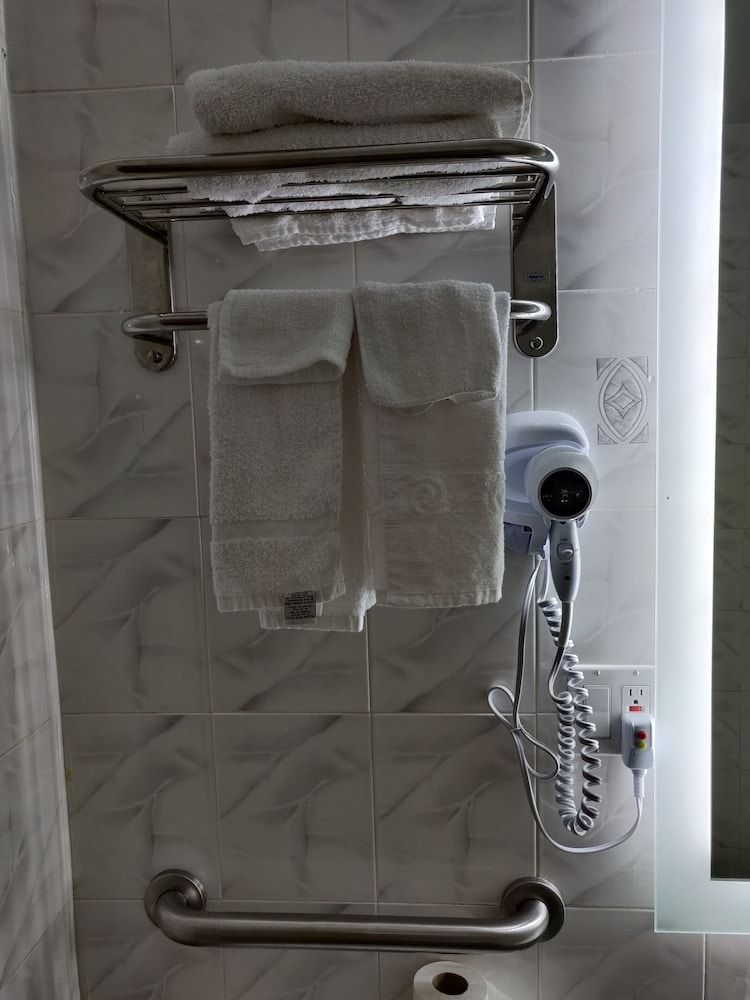 Hotel Key LaGuardia Airport Classic Room 13