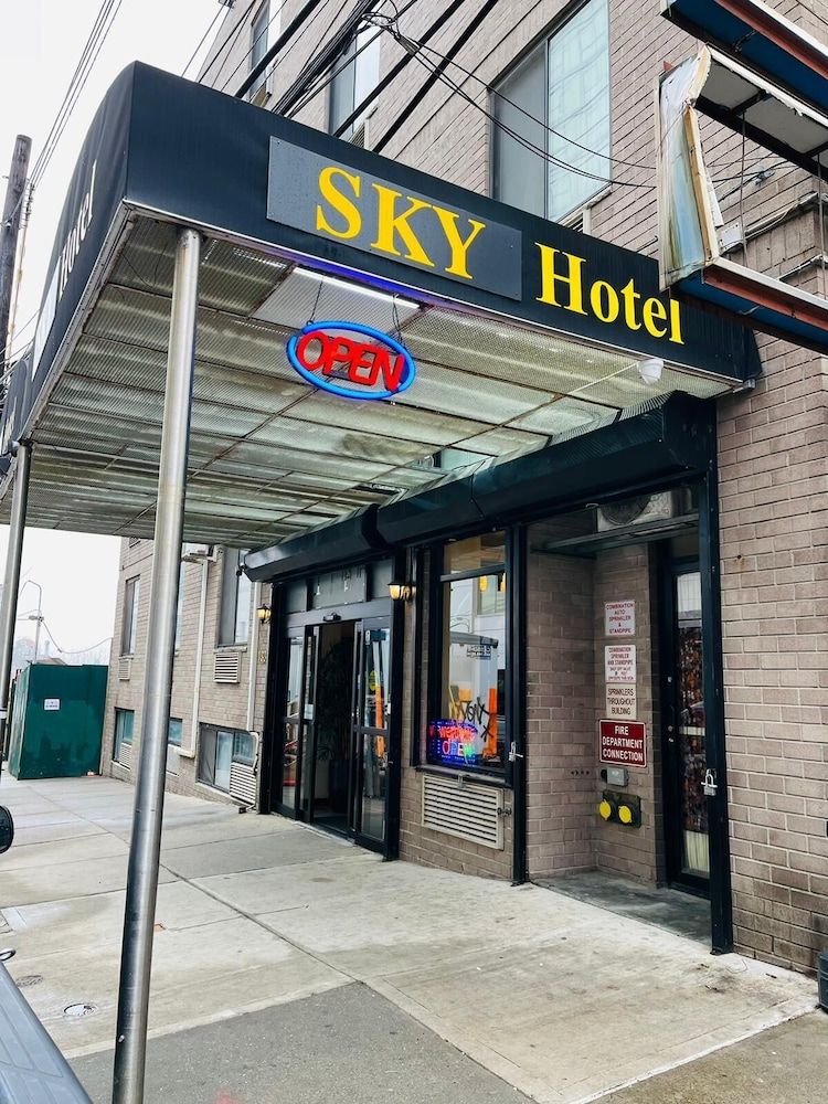 undefined Sky Hotel Flushing/LaGuardia Airport 5