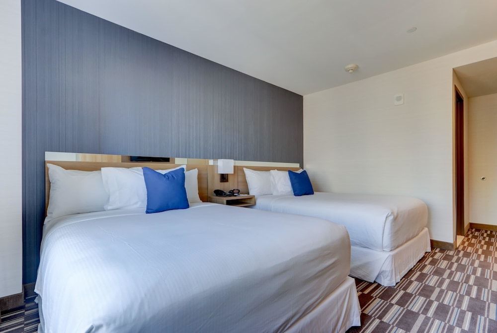 Microtel Inn by Wyndham Long Island City Room, 2 Queen Beds, Non Smoking 2