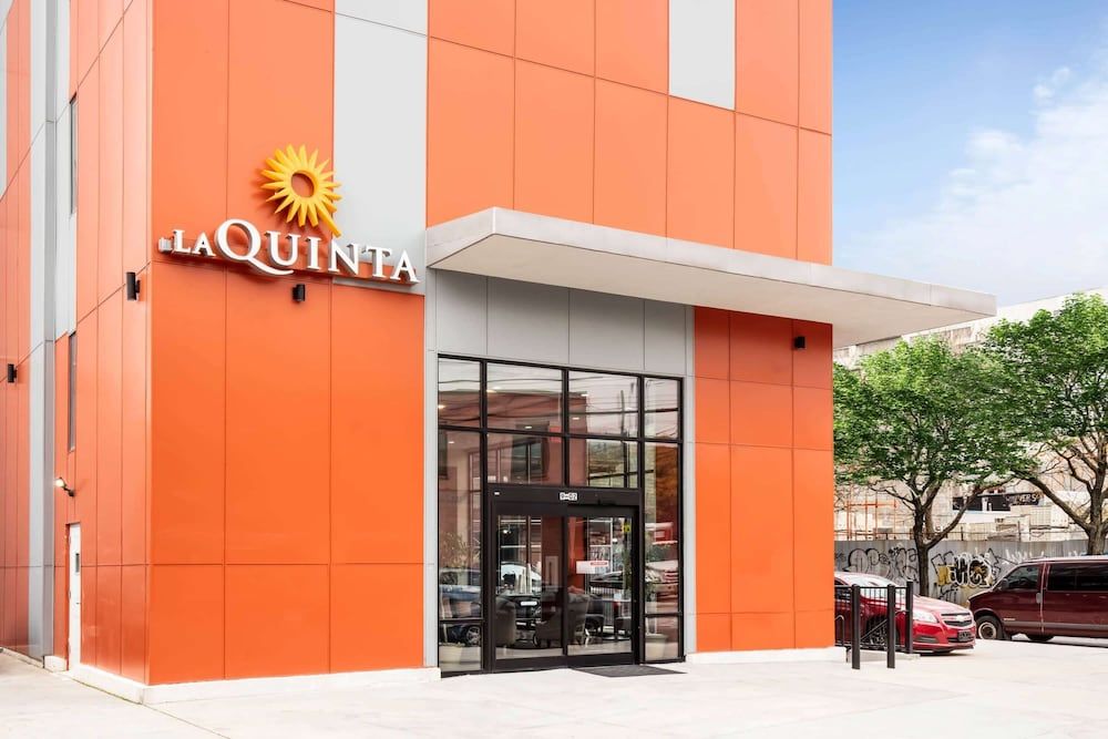 undefined La Quinta Inn and Suites by Wyndham Long Island City 7