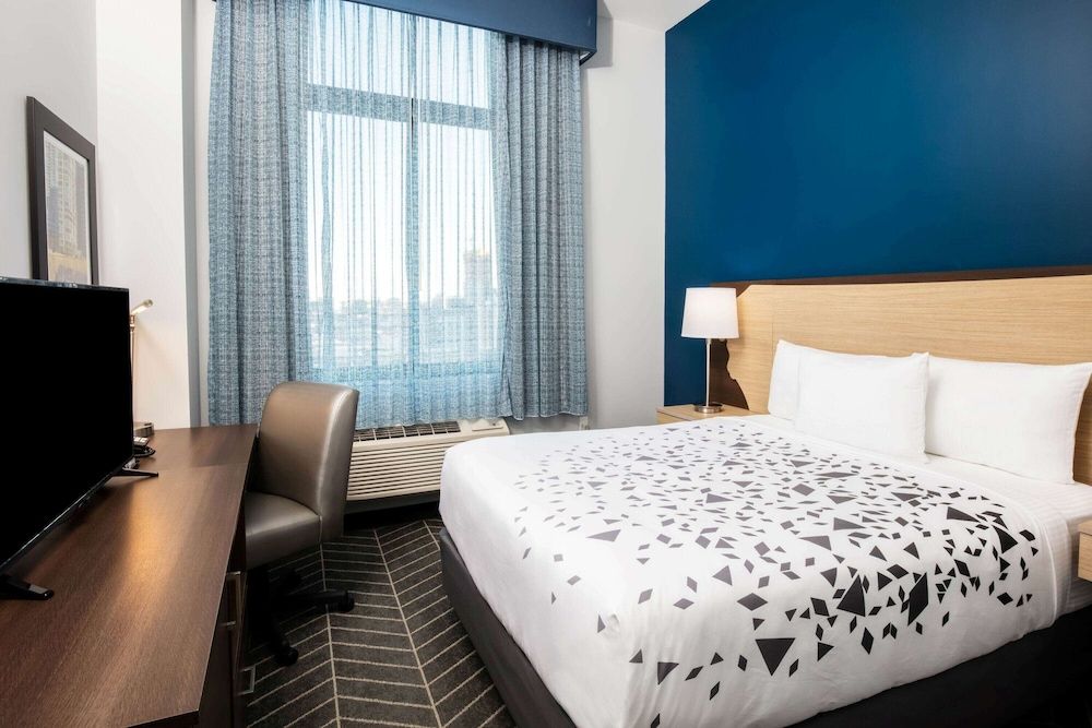 undefined La Quinta Inn and Suites by Wyndham Long Island City