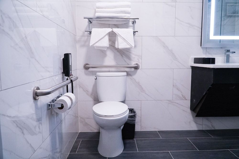 Lotus BLU Inn & Suites Room, 1 Queen Bed, Accessible, Non Smoking 5