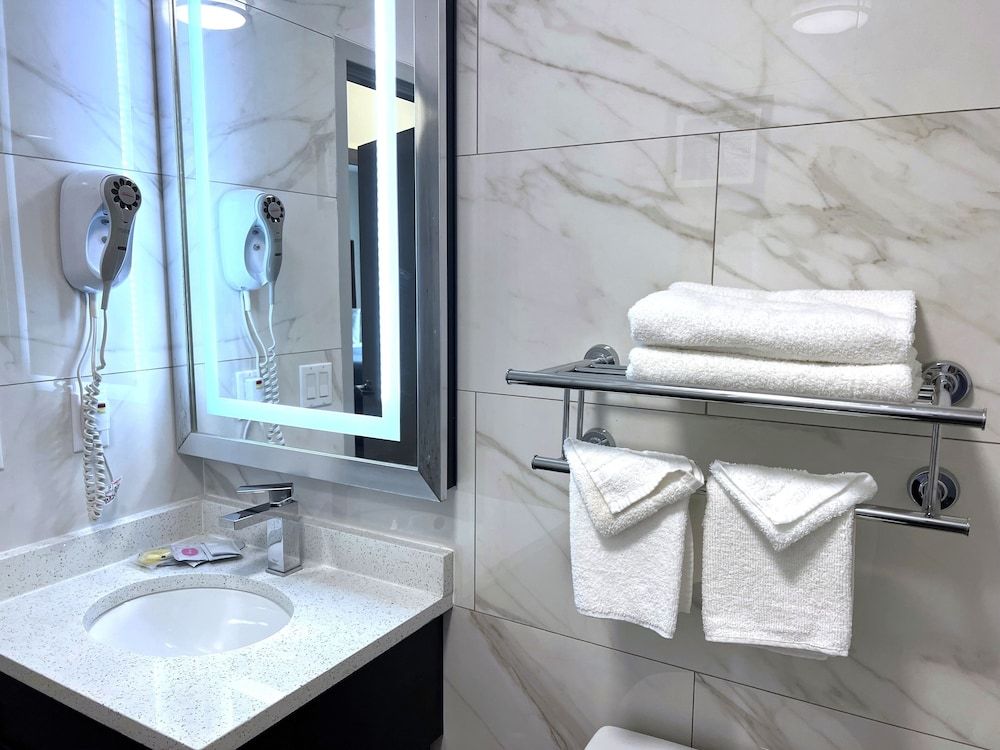 Lotus BLU Inn & Suites Room, 1 Queen Bed, Non Smoking 14