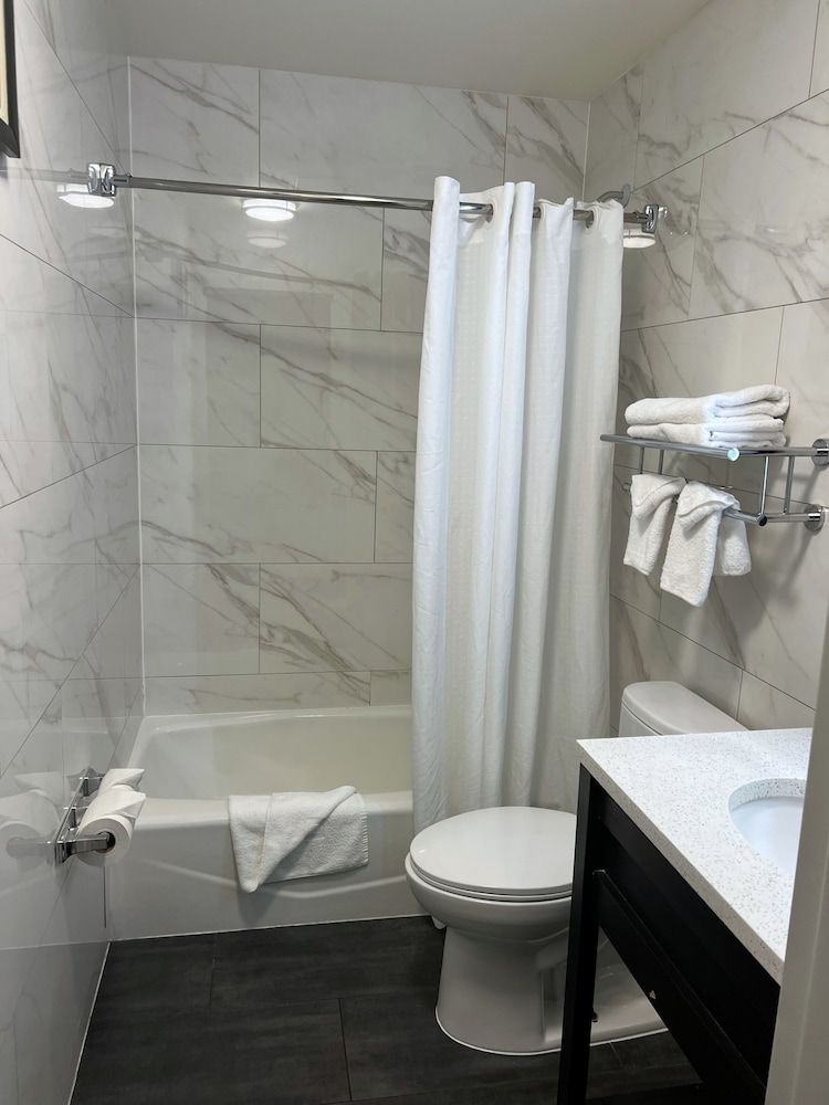 Lotus BLU Inn & Suites Room, 1 King Bed, Non Smoking 6