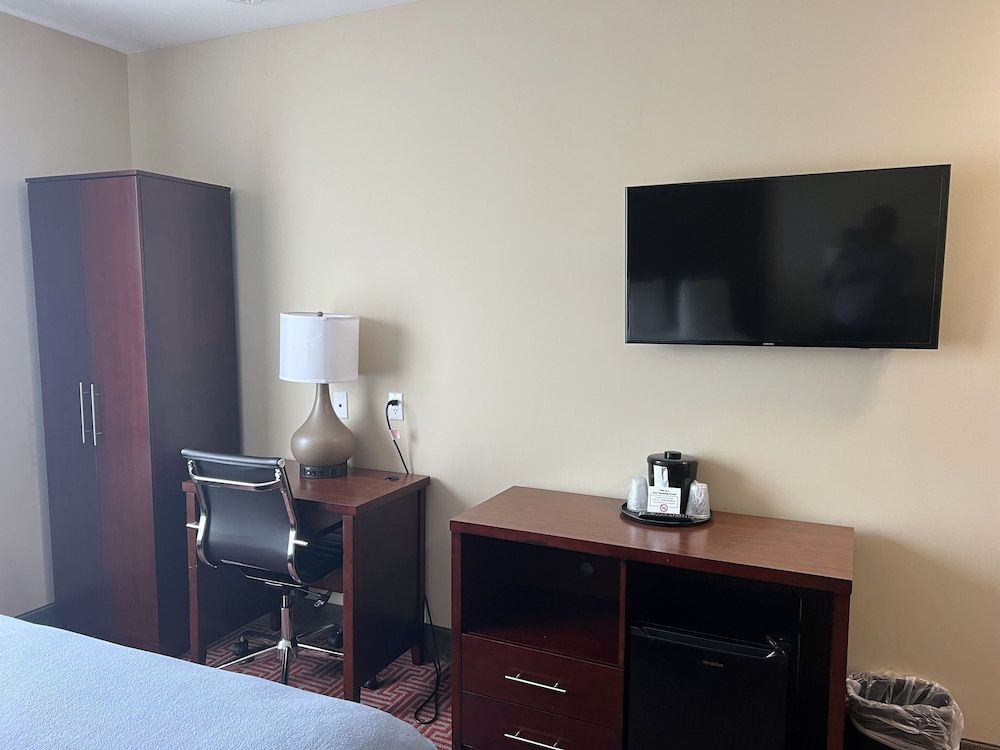 Lotus BLU Inn & Suites Room, 1 King Bed, Non Smoking 15