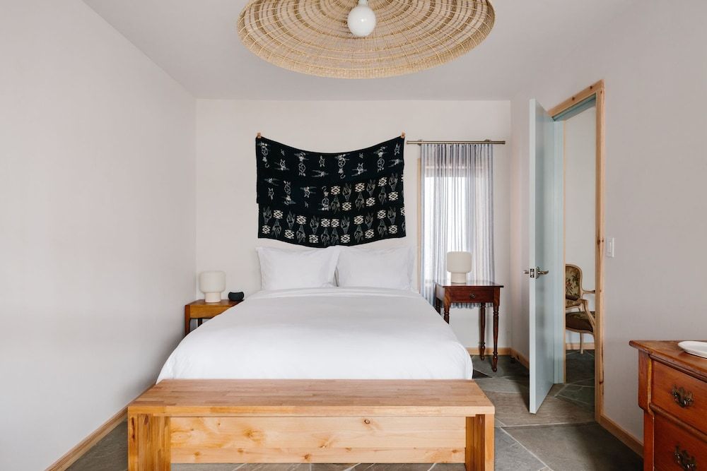 Daunt's Albatross Motel Two Room Suite 2