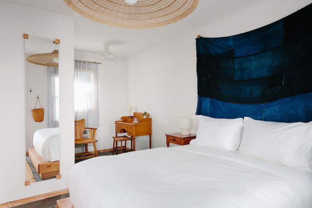 Daunt's Albatross Motel Two Room Suite