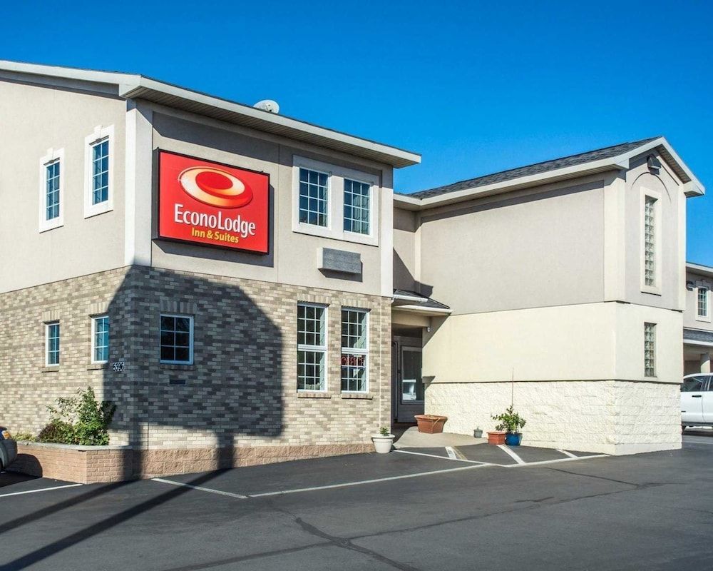 Econo Lodge & Suites