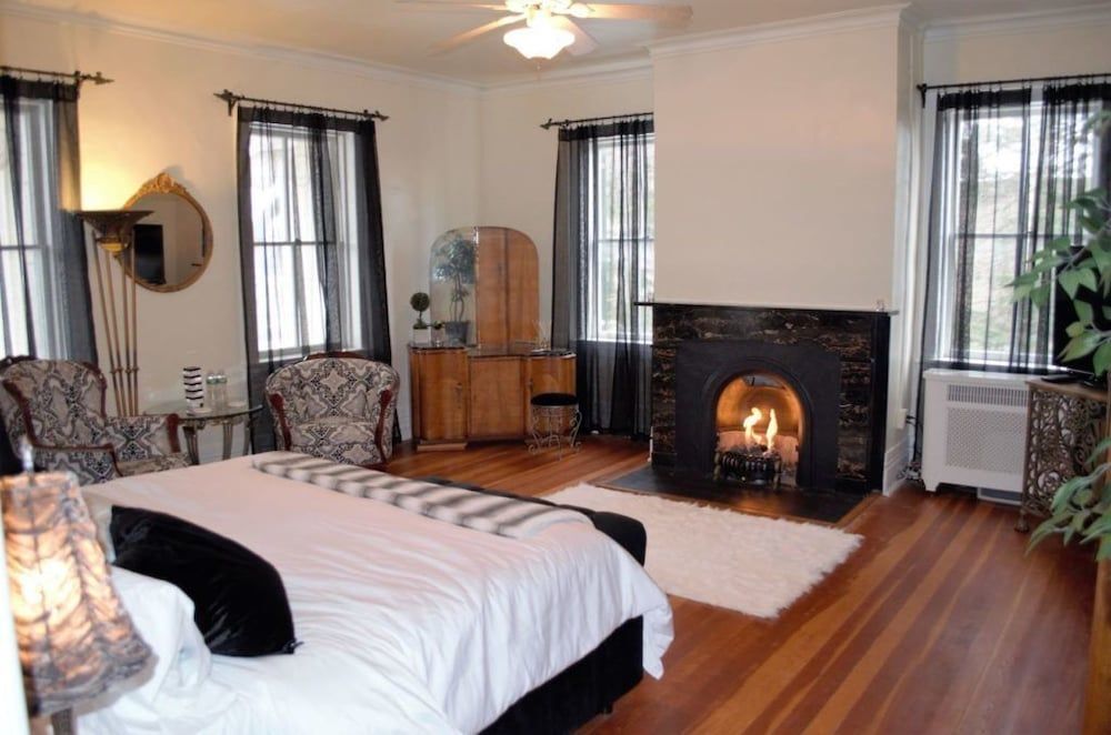 undefined The Laurentide Inn 2