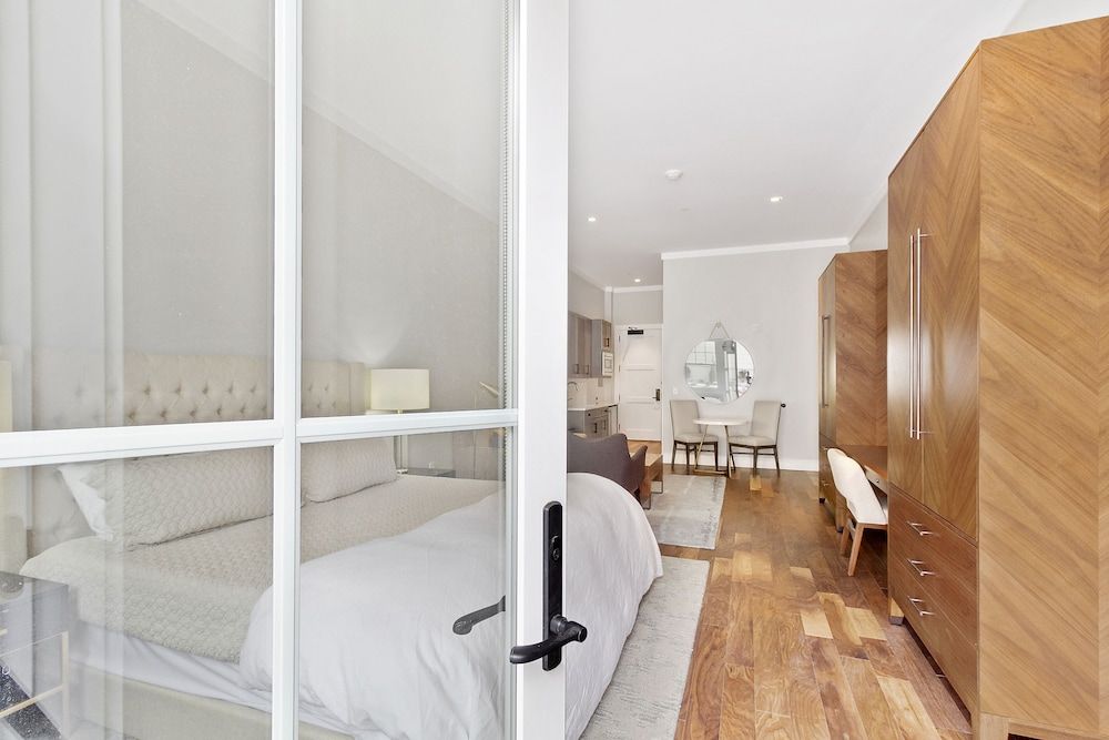 Luxury Suite, King Bed w/ Patio