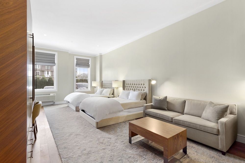 Luxury Suite, 2 Queen Beds w/ Patio
