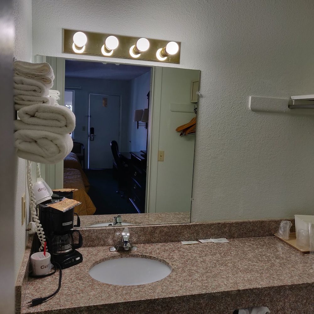 Travel Inn Delaware Standard Double Room, 2 Double Beds, Non Smoking 2