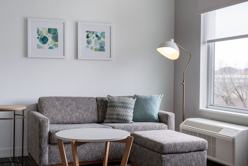 Towneplace Suites By Marriott New Philadelphia Suite, 1 Bedroom (Mobility/Hearing Access, Roll-In Shwr) 5