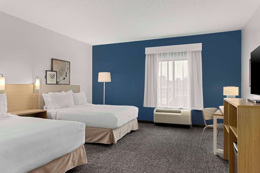 Spark by Hilton Newcomerstown Room, 2 Queen Beds, Accessible (Mobility & Hearing, Roll-in Shower) 2