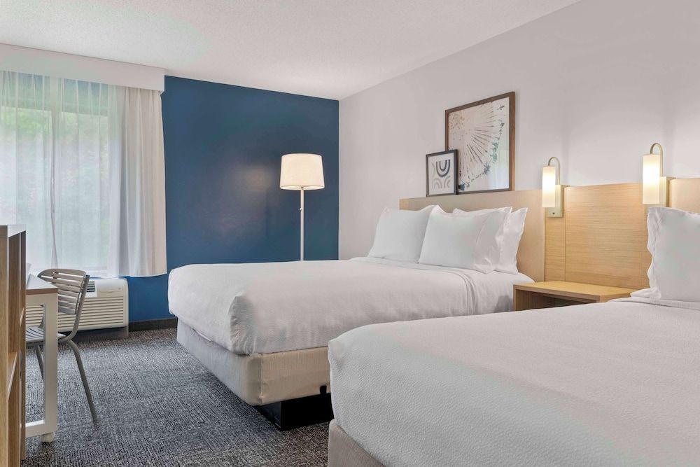 Spark by Hilton Newcomerstown Room, 2 Queen Beds