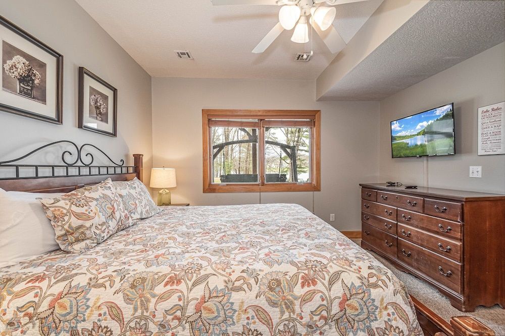 House, Multiple Beds, Water View, Balcony/Patio, Hot Tub