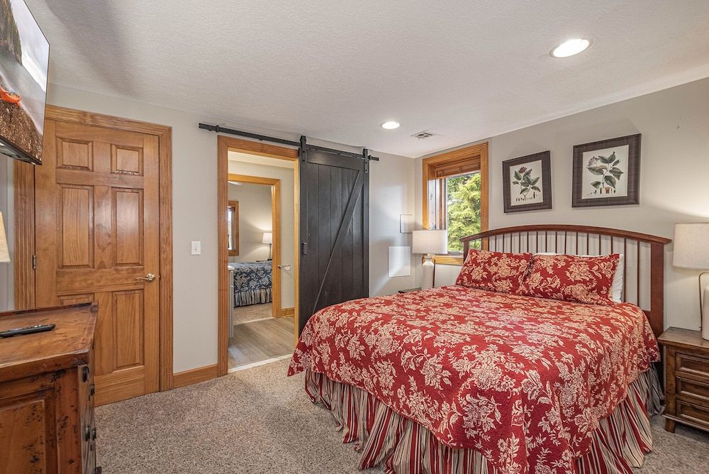 House, Multiple Beds, Water View, Balcony/Patio, Hot Tub