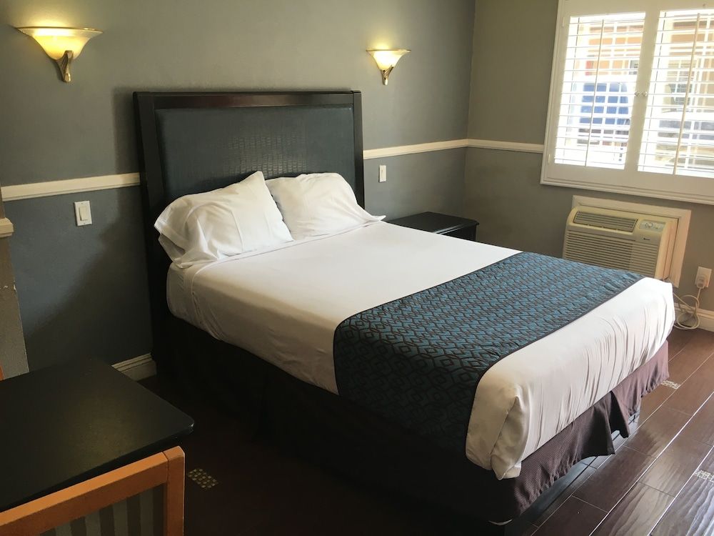 Deluxe Room, 1 Queen Bed