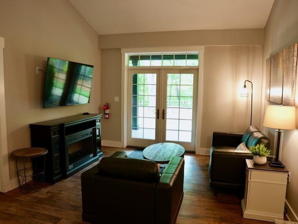 Tall Oaks Resort Grand Suite, 2 Double Beds 4