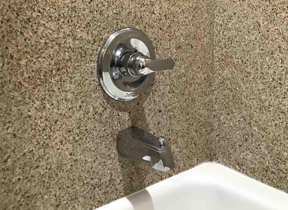 Walnut Inn Motel Basic Room, 1 King Bed, Non Smoking 4