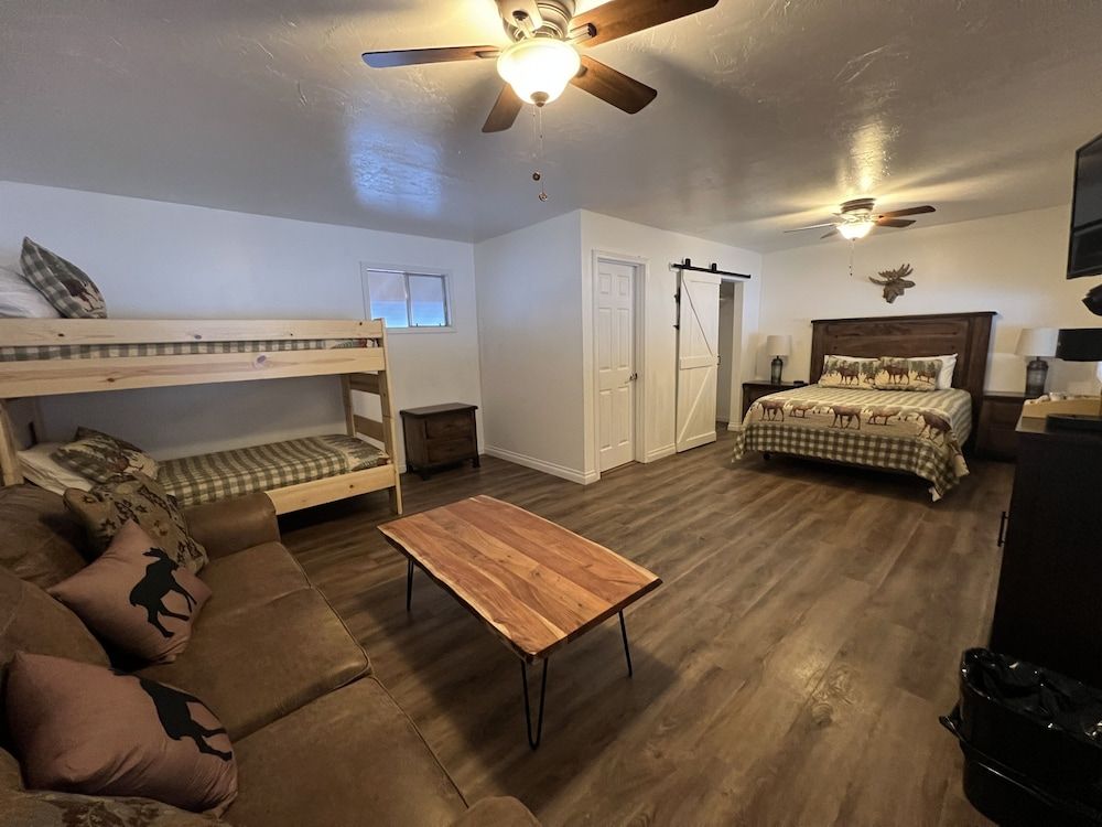 South Fork Junction Lodge & RV Park Hotel Room # 3