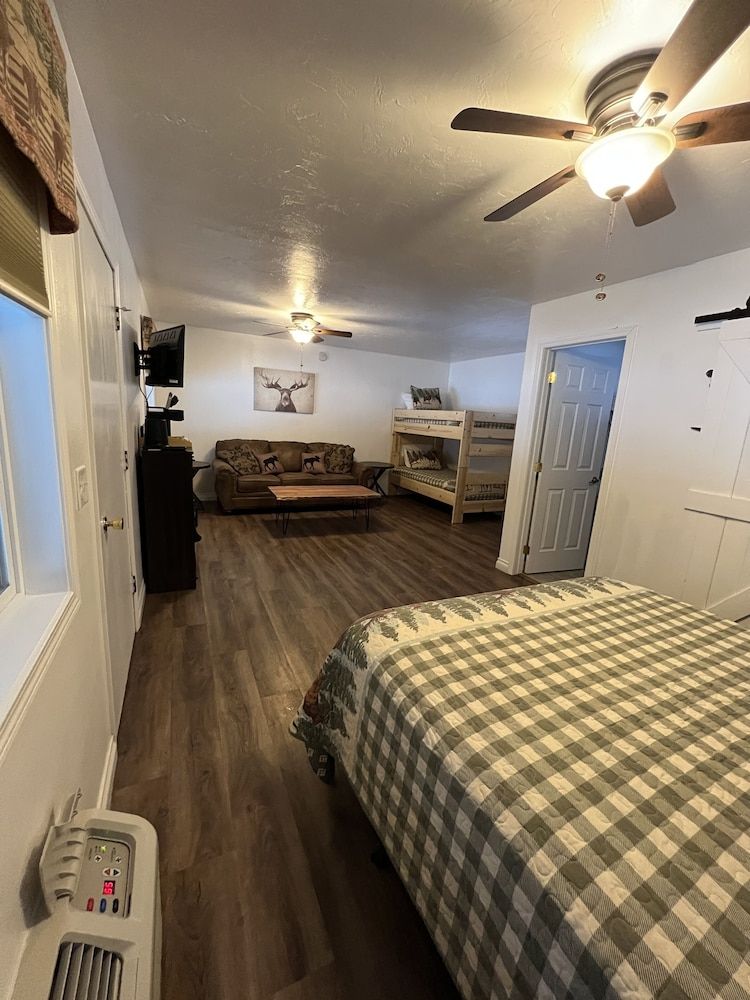 South Fork Junction Lodge & RV Park Hotel Room # 3 2