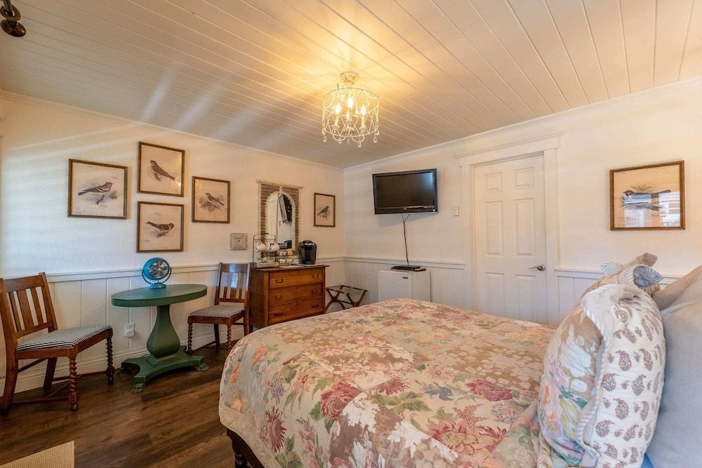 Queen Room, Courtyard View, Single Use