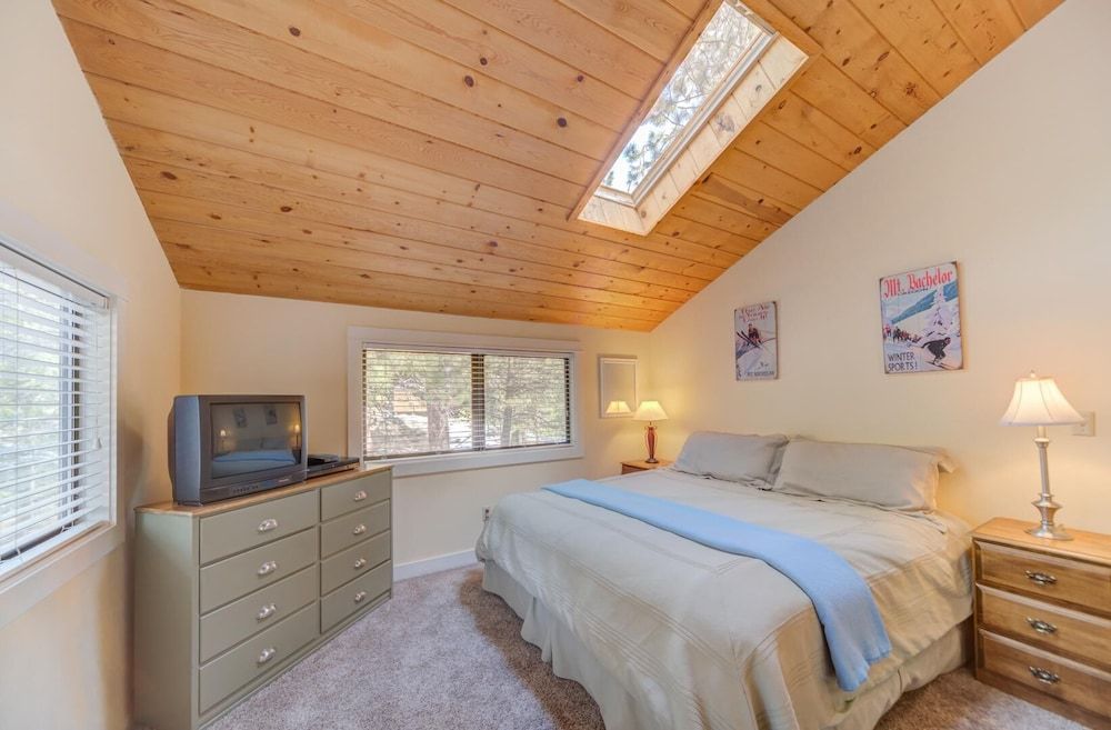 House, Multiple Beds (Lost - Unit 8)