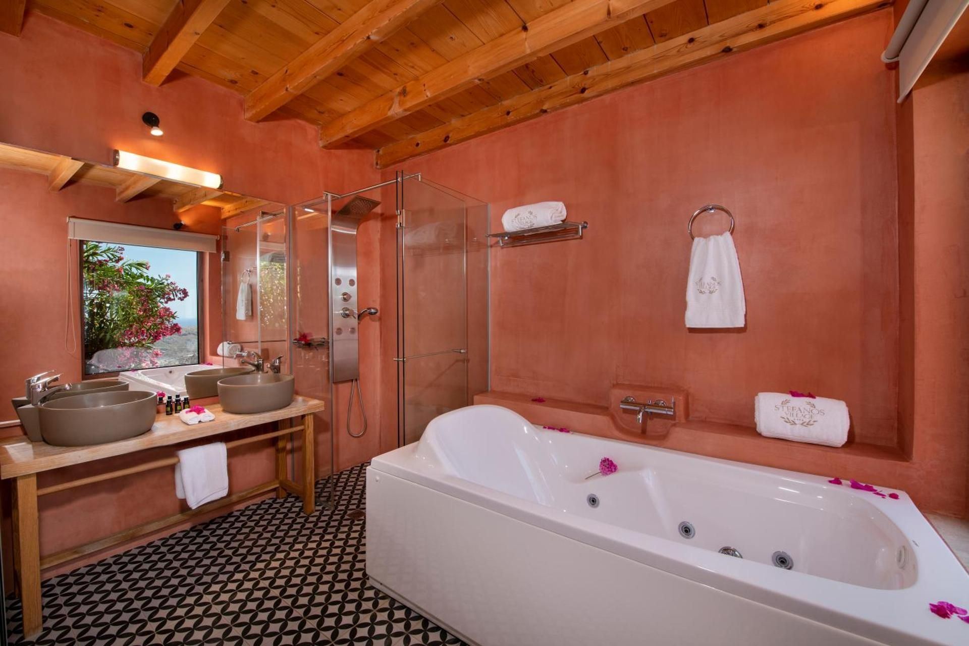 Cretan House with Panoramic View & Jetted Tub