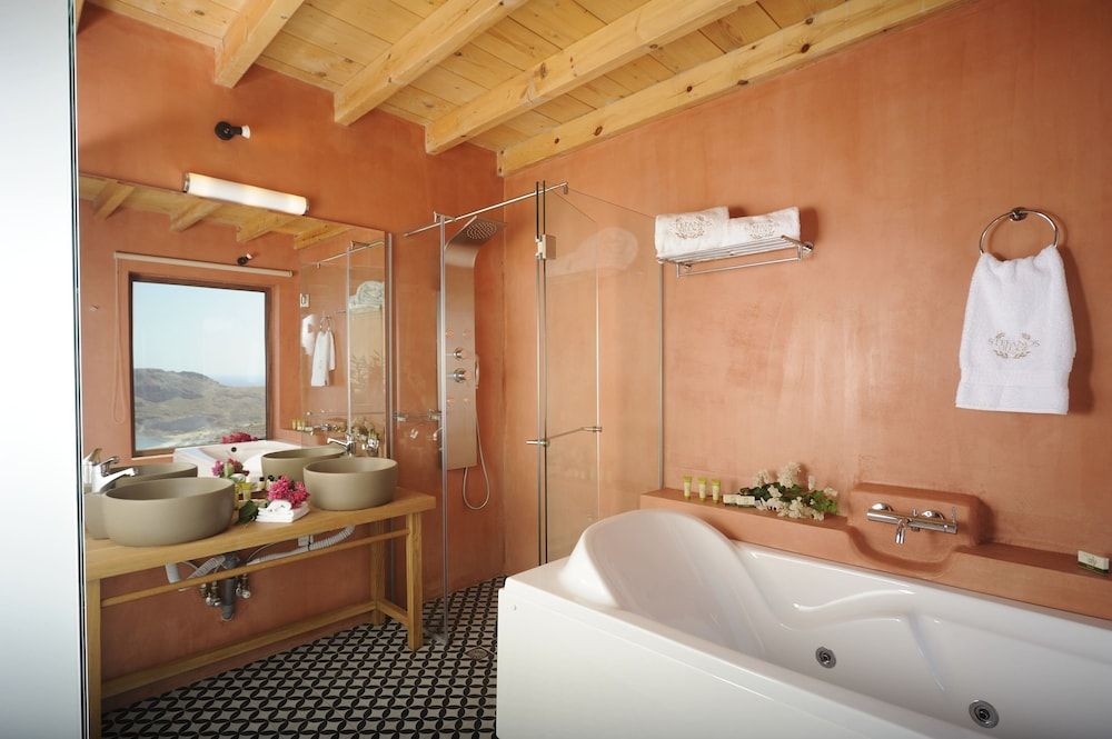 Deluxe Suite, 1 Bedroom, Jetted Tub, Sea View (Apartment)