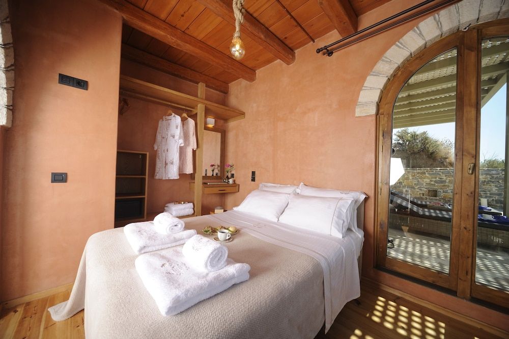 Traditional House, Private Pool, Sea View