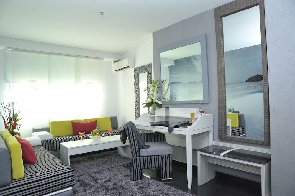 undefined Le Trianon Luxury Hotel & Spa 8