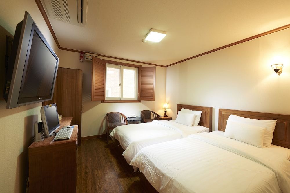 undefined Noble Tourist Hotel Insadong 2