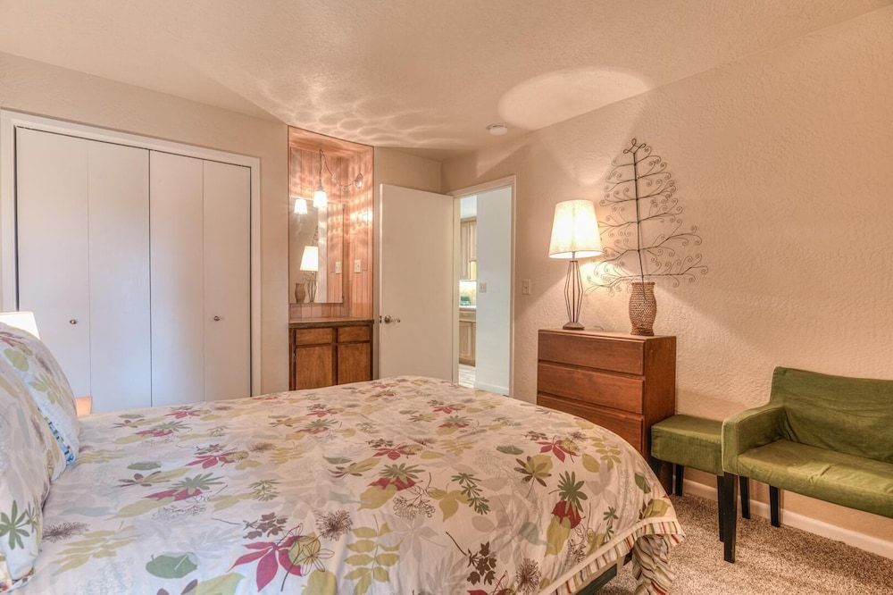 Abbot House Condo 8 Condo, Multiple Beds (Abbot House - Unit 8)