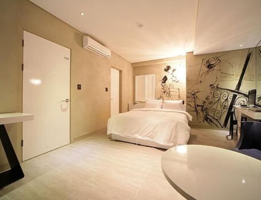 Hotel Gaeul Deluxe Room 13