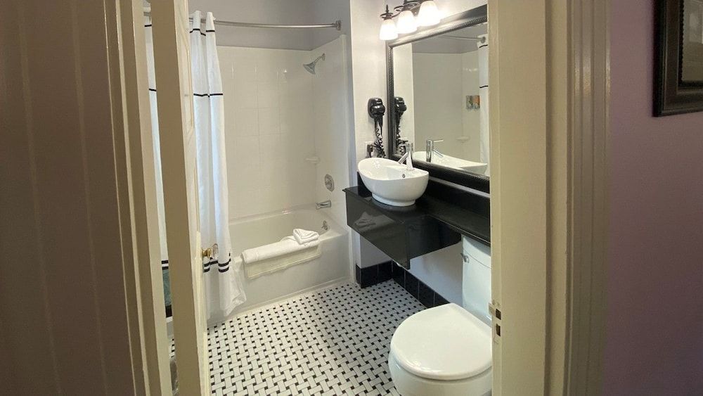 Columbia Gorge Hotel and Spa Standard Room, 1 King Bed, River View 5