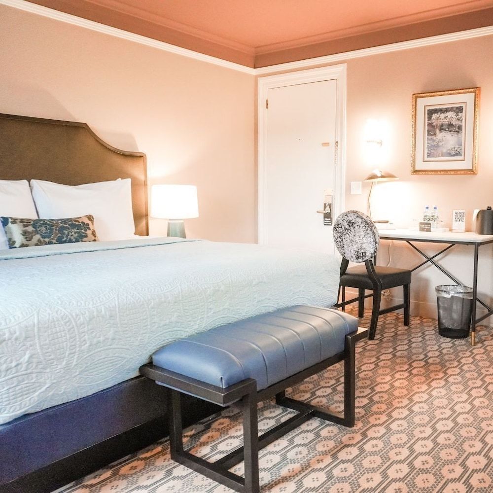 Columbia Gorge Hotel and Spa Standard Room, 1 King Bed, River View 2