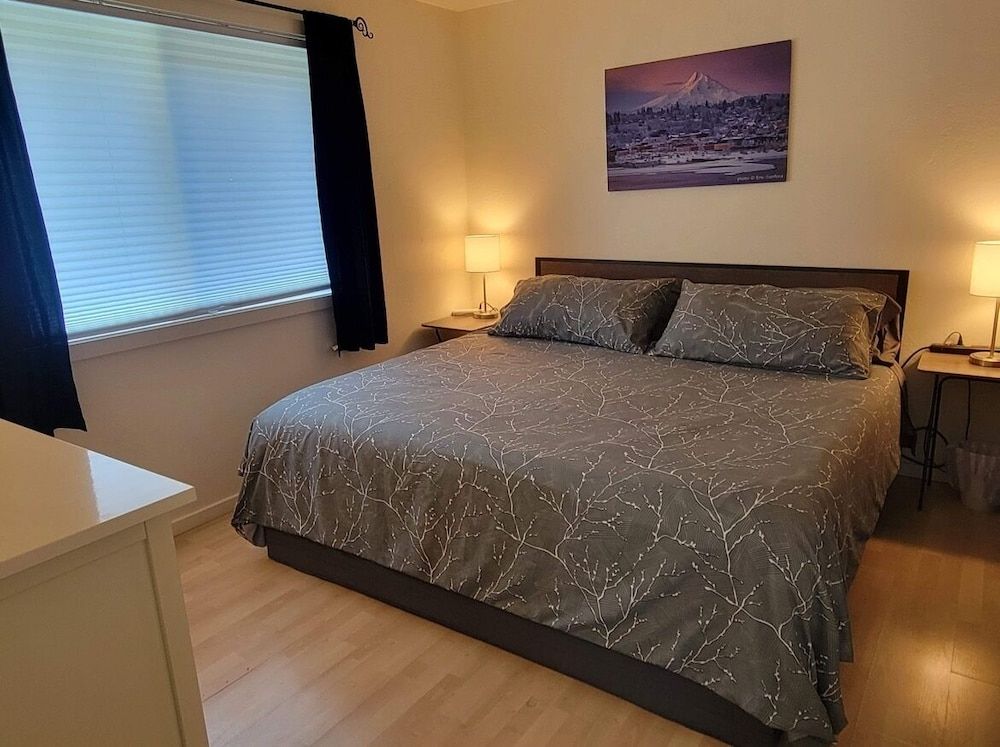 Apt 7: Upper Partial River View Hood River Suites Extended Stay Downtown