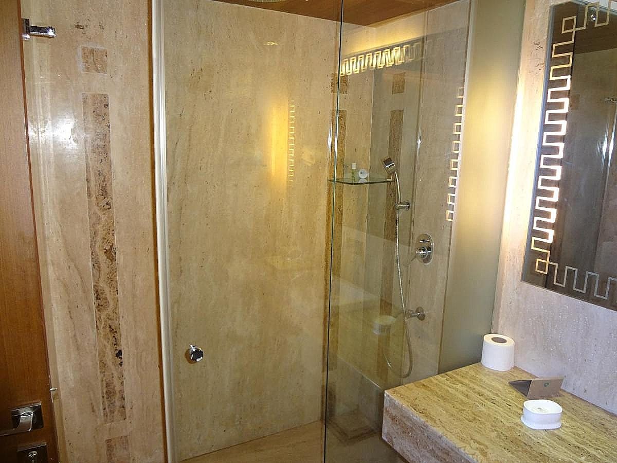 Airport Centre Point  Deluxe 9