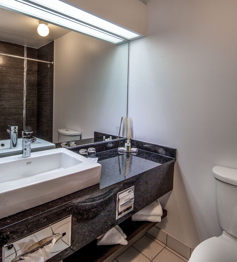 Hôtel Château Joliette Signature Room, 1 King Bed, River View 5