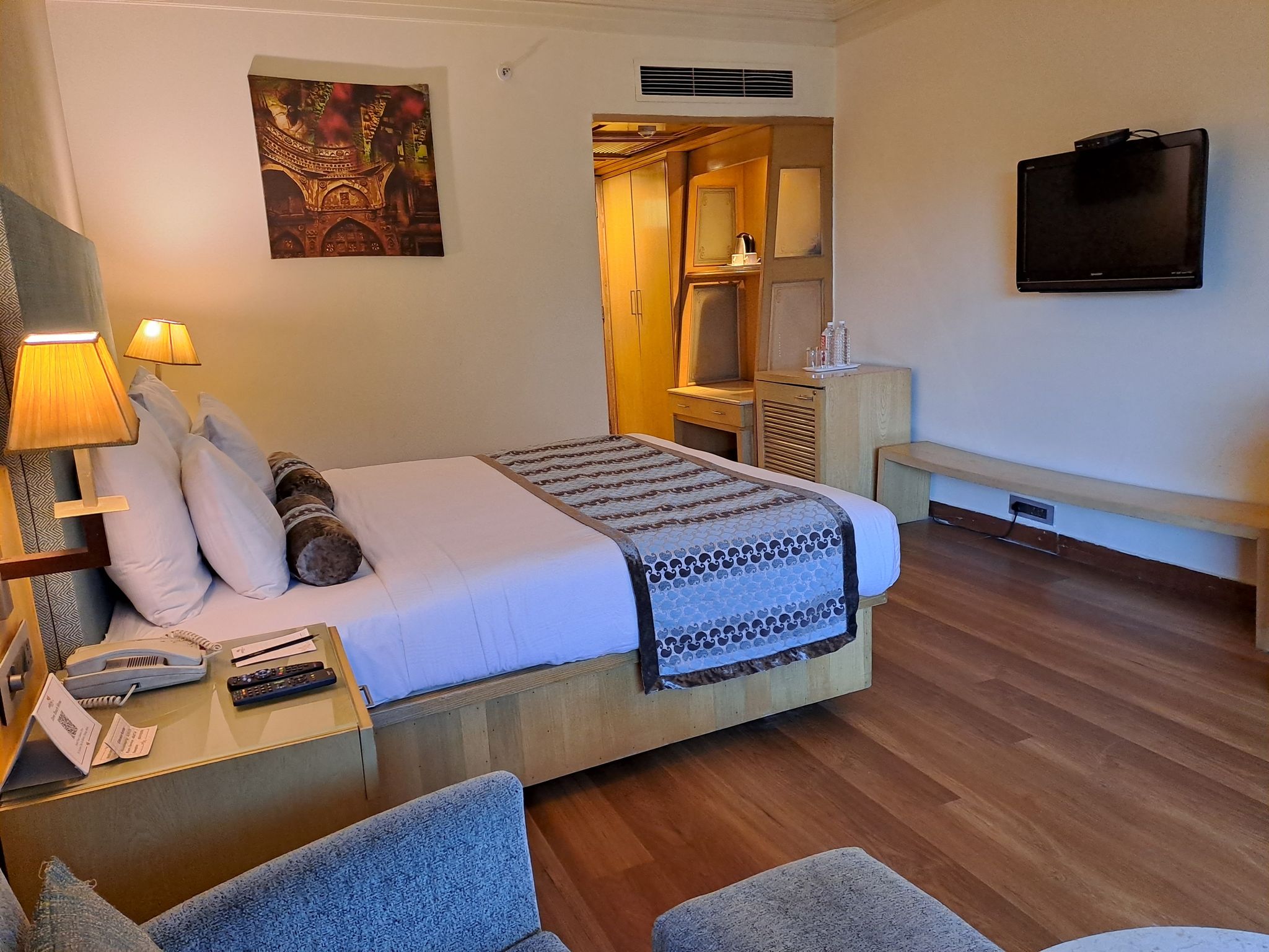 Superior Room (no window)