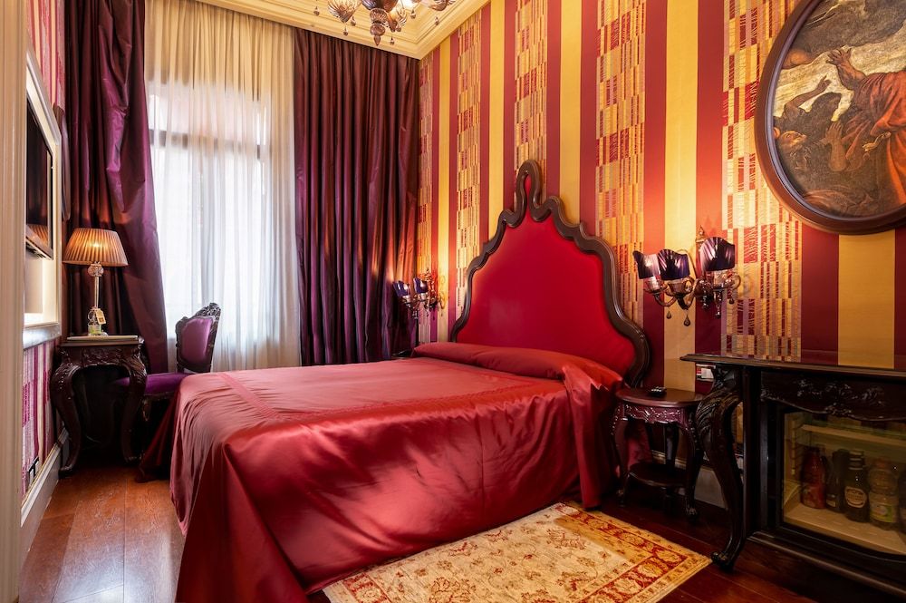 Palazzetto Madonna Suite, Canal View 9