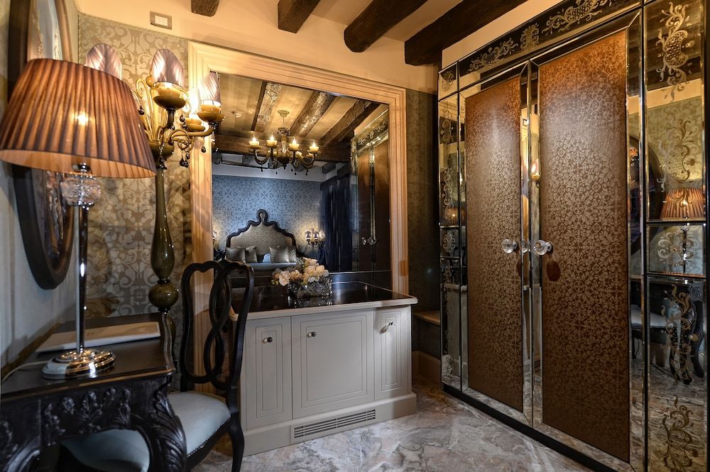 Palazzetto Madonna Superior Room 12