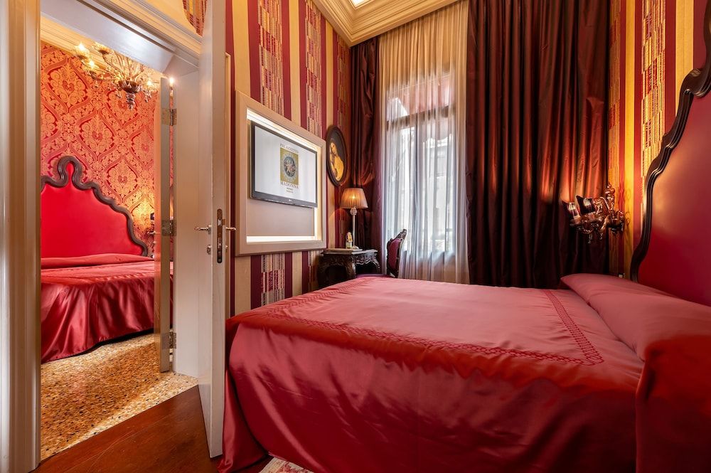 Palazzetto Madonna Suite, Canal View 16