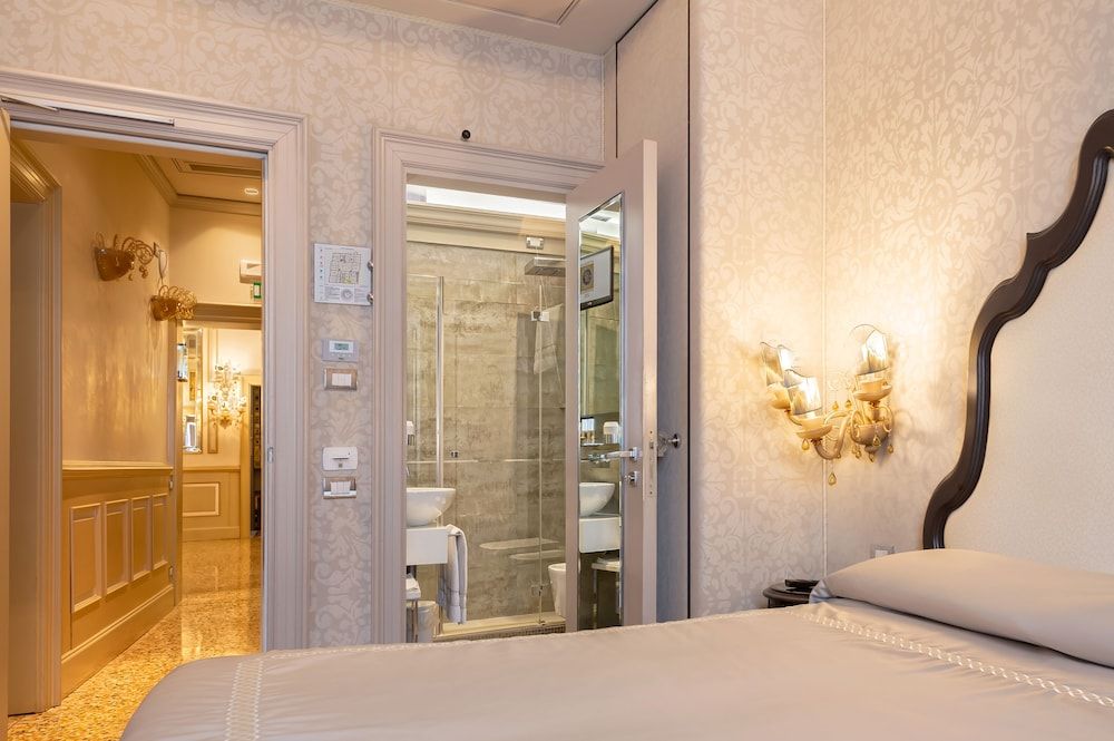 Palazzetto Madonna Superior Room 14